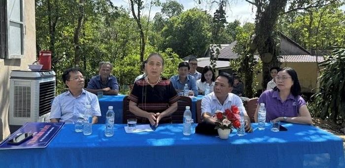  Bà Lê Thị Lương cảm ơn các ban, ngành và PC Huế tại lễ đón nhận ngôi nhà mới