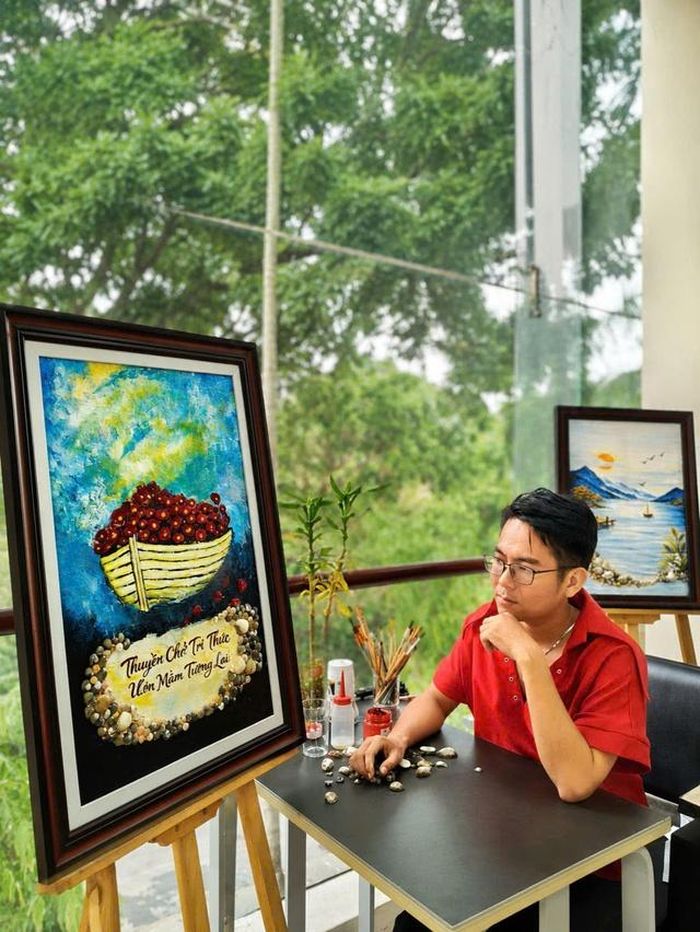 Với giảng viên - NTK Lê Minh Phú, mỗi chất liệu bình dị đều mang trong mình một câu chuyện và xứng đáng được hồi sinh.
