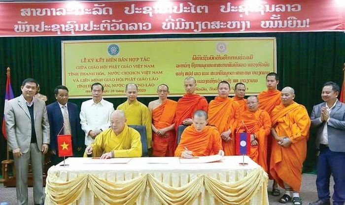 Ban Trị sự GHPGVN tỉnh Thanh Hóa ký kết ghi nhớ và thiết lập mối quan hệ mật thiết với Phật giáo tỉnh Hủa-phăn (Lào)