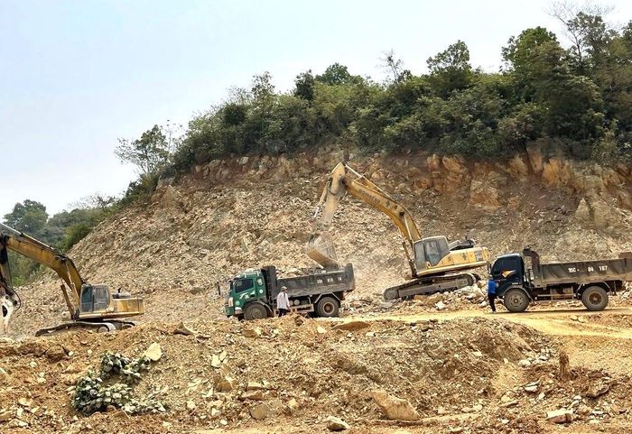 Thiếu đất đắp nền đang ảnh hưởng tiến độ nhiều dự án trọng điểm. UBND tỉnh Ninh Bình đã chỉ đạo các đơn vị triển khai giải pháp tháo gỡ.
