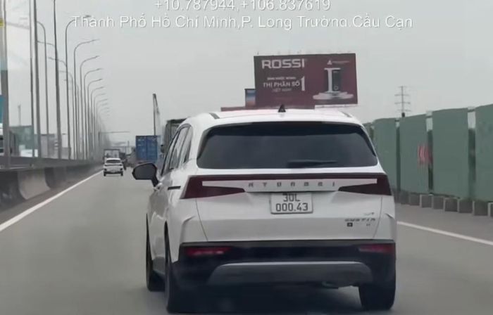 CSGT phát hiện các phương tiện chuyển làn trên cao tốc nhưng không có tín hiệu.