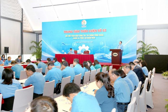 Phiên thảo luận tại Trung tâm thảo luận số 3. Ảnh: Đức Minh