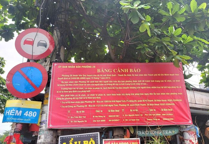 Nhiều khu vực tại bán đảo Thanh Đa - Bình Quới được chính quyền địa phương dựng bảng cảnh báo để ngăn chặn tình trạng phân lô, tách thửa, xây dựng trái phép. Ảnh: Quang Phương