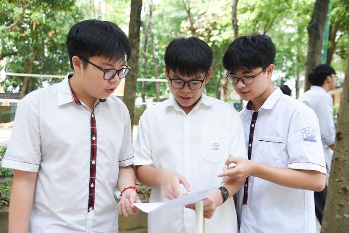 Sở GD-ĐT Hà Nội công bố Đề thi và Đáp án các môn thi không chuyên gồm: Toán, Ngữ văn và Ngoại ngữ. Ảnh: Xuân Quý