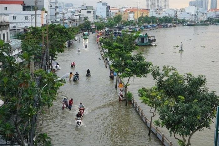 Triều cường gây ngập đường trên địa bàn TP. Hồ Chí Minh