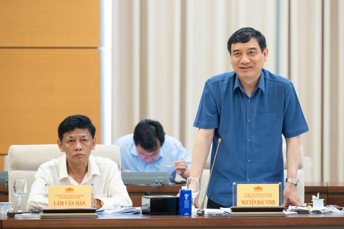 Chủ nhiệm Ủy ban Văn hóa và Xã hội Nguyễn Đắc Vinh phát biểu