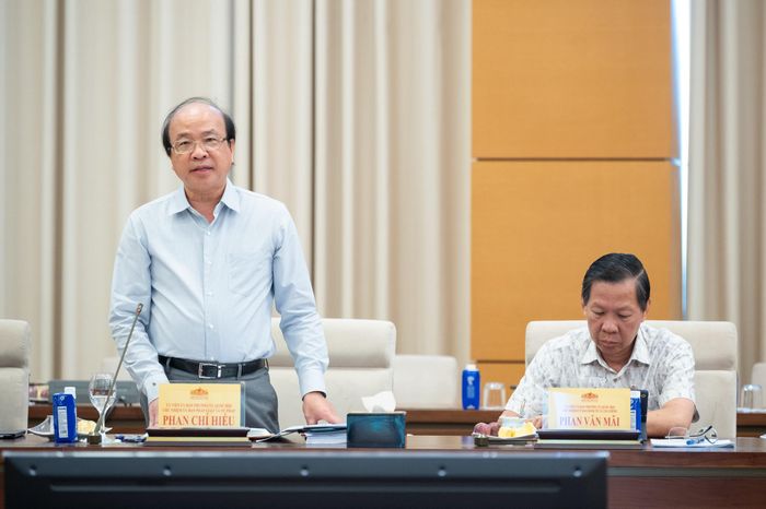 Chủ nhiệm Ủy ban Pháp luật và Tư pháp Phan Chí Hiếu phát biểu