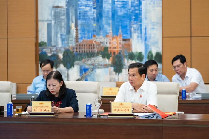 Chủ nhiệm Ủy ban Dân nguyện và Giám sát Lê Thị Nga, Tổng Thư ký Quốc hội - Chủ nhiệm Văn phòng Quốc hội Lê Quang Mạnh tham dự phiên họp