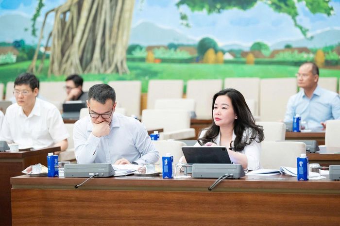 Các đại biểu tham dự cuộc làm việc