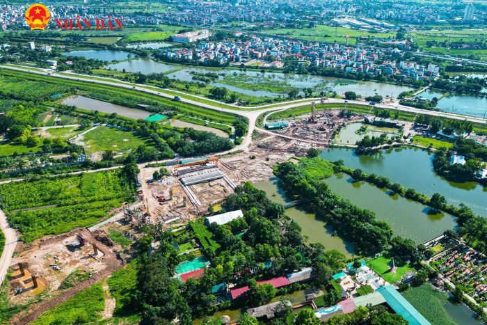 Về quy mô, cầu chính vượt sông Hồng sẽ có chiều dài khoảng 680m, bề rộng hơn 32m, gồm 6 làn xe cơ giới và 2 làn xe hỗn hợp. Phần cầu dẫn dài khoảng 6,52km, bề rộng khoảng 33m. Đường dẫn đầu cầu phía Hưng Yên dài khoảng 300m, bề rộng 33m
