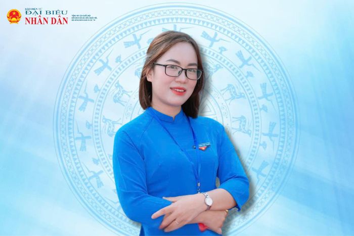Đồng chí Nguyễn Thúy Châm - Phó Chủ tịch Ủy ban MTTQ Việt Nam xã, Bí thư Đoàn Thanh niên TCNS Hồ Chí Minh xã Phúc Lộc trả lời phỏng vấn phóng viên báo Đại biểu Nhân dân.