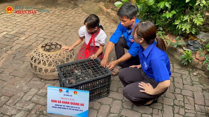 Từ đây, những bài học về lao động, về tình yêu thương và trách nhiệm sẽ không còn nằm trên trang sách, mà đang từng ngày hiện hữu ngay trong mảnh sân nhỏ của gia đình em Quỳnh, gieo mầm cho một tương lai tươi sáng hơn.