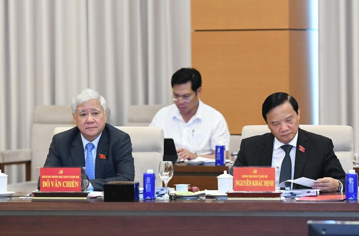 Phó Bí thư Thường trực Đảng ủy Quốc hội, Phó Chủ tịch Thường trực Quốc hội Đỗ Văn Chiến; Phó Chủ tịch Quốc hội Nguyễn Khắc Định tham dự Hội nghị
