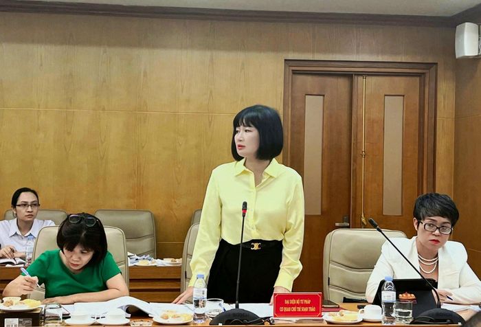 TS. Ngô Quỳnh Hoa, Phó Cục trưởng Cục Phổ biến, giáo dục pháp luật và Trợ giúp pháp lý phát biểu tại Hội nghị