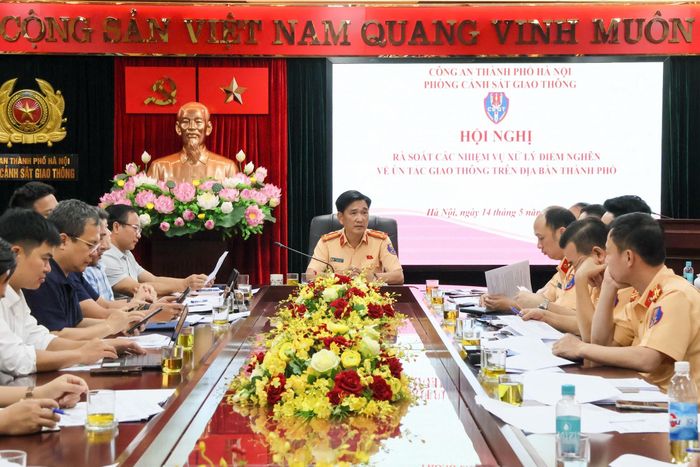 Trưởng Phòng CSGT Công an TP Hà Nội, Đại tá Trần Đình Nghĩa chủ trì hội nghị rà soát các nhiệm vụ xử lý điểm nghẽn về ùn tắc giao thông
