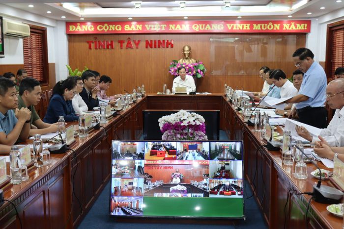 Chủ tịch UBND tỉnh Tây Ninh Lê Văn Hẳn chủ trì hội nghị tháo gỡ khó khăn, đẩy nhanh tiến độ triển khai các dự án NOXH