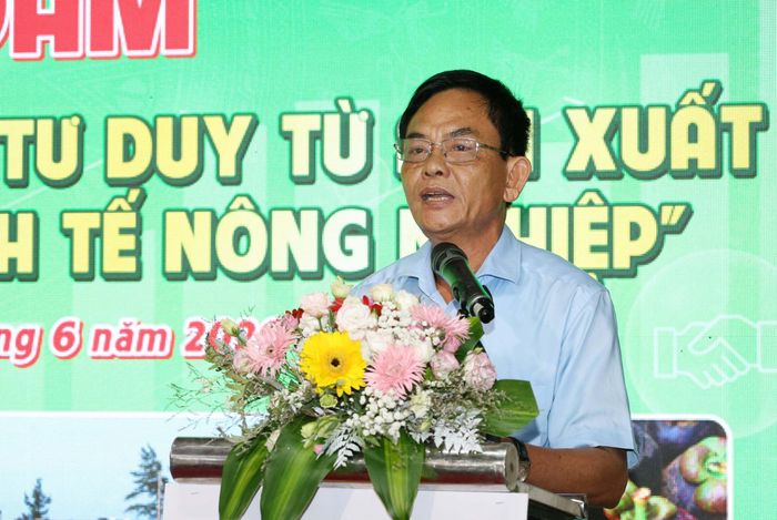 Chủ tịch Hội nông dân tỉnh Vĩnh Long Nguyễn Văn Dũng phát biểu tại tọa đàm
