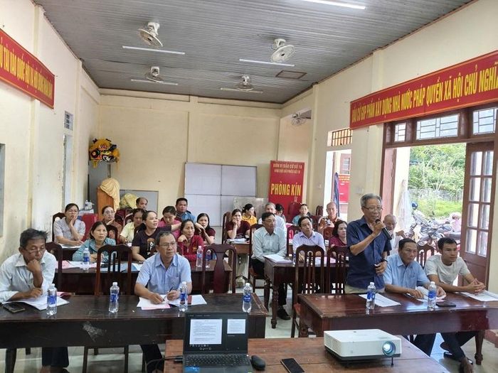 Các nhóm học viên sôi nổi thảo luận
