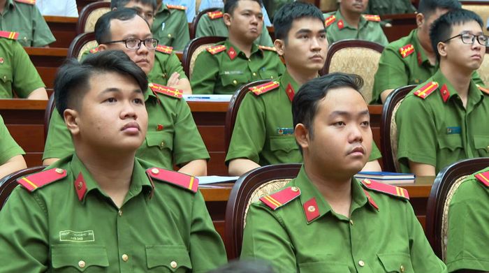 Chương trình có sự tham dự của hàng trăm cán bộ Đoàn chủ chốt và ĐVTN tiêu biểu.