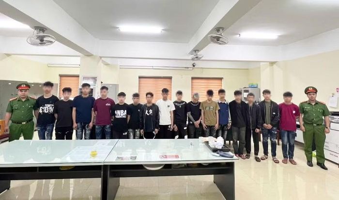 16 đối tượng bị khởi tố về hành vi “Gây rối trật tự công cộng”.