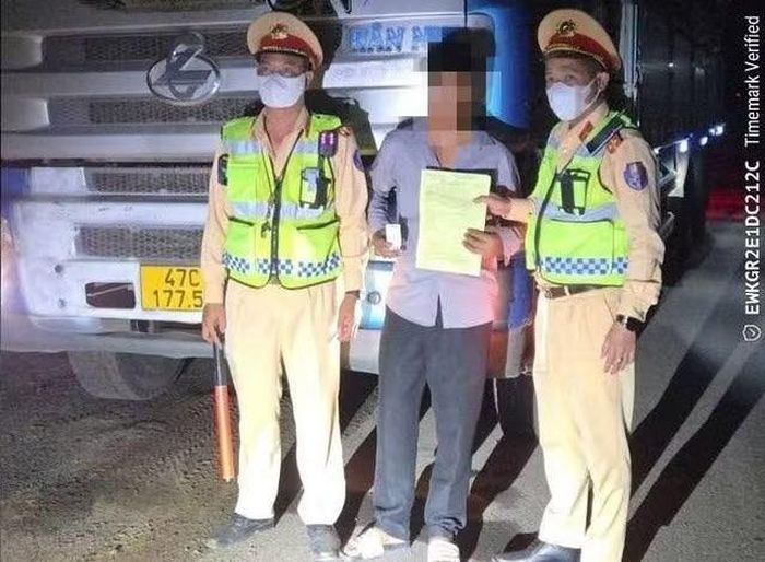 Tài xế Nguyễn Xuân Ch.bị bắt giữ khi điều khiển xe tải dương tính với ma túy.