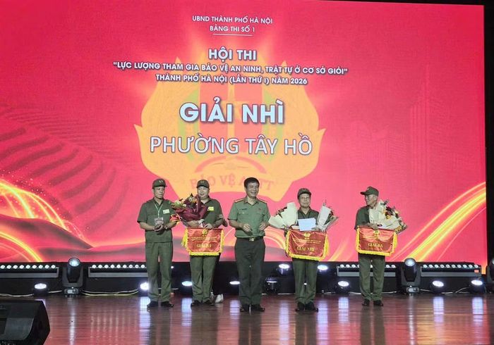 Đội thi phường Tây Hồ đạt giải Nhì hội thi Bảng thi số 1, TP Hà Nội.