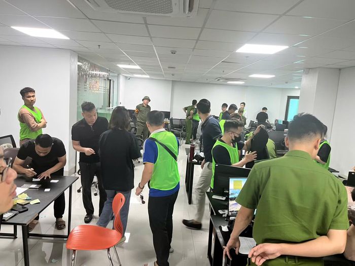 Công an tỉnh Bắc Ninh khám xét các đối tượng vi phạm quyền sở hữu trí tuệ qua trang "Bún Chả TV".
