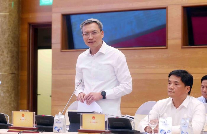 Thiếu tướng Nguyễn Quốc Toản trả lời câu hỏi của phóng viên.