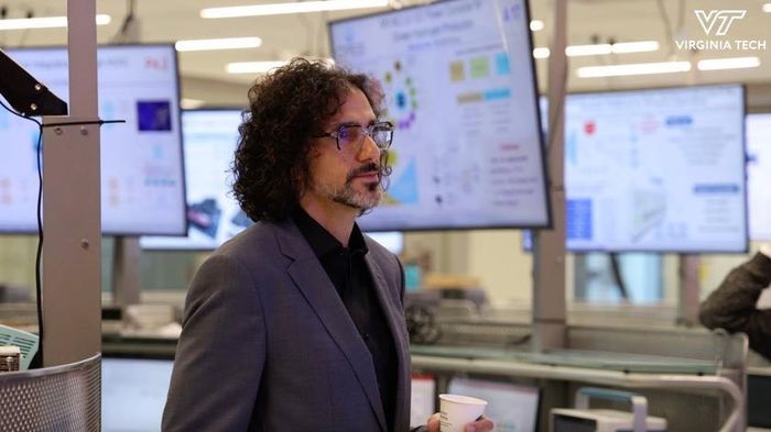 Steven Bathiche - Phó Chủ tịch kiêm Kỹ thuật cấp cao của Microsoft.