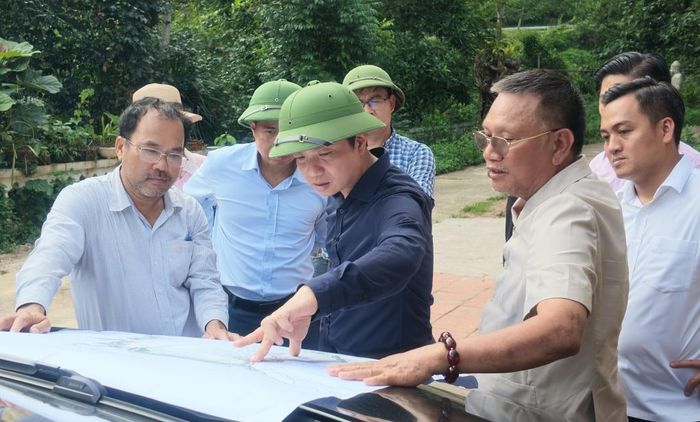 Đoàn khảo sát thực tế nắm bắt tình hình tại Khu du lịch sinh thái Suối Củn, xã Nguyễn Huệ.