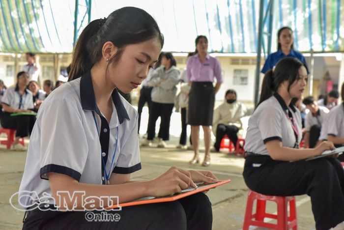 50 học sinh có đam mê với môn Tiếng Anh có cơ hội thử sức các kỹ năng, vấn đáp về chủ đề hội nhập.