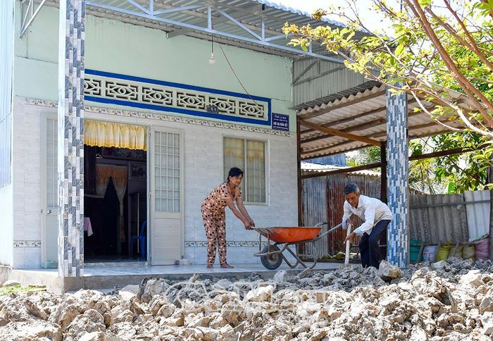 Sau thành công từ chương trình xóa nhà tạm, nhà dột nát, Cà Mau tiếp tục chăm lo nhà ở cho hộ nghèo, cận nghèo, hoàn cảnh khó khăn, giúp người dân an cư lạc nghiệp.