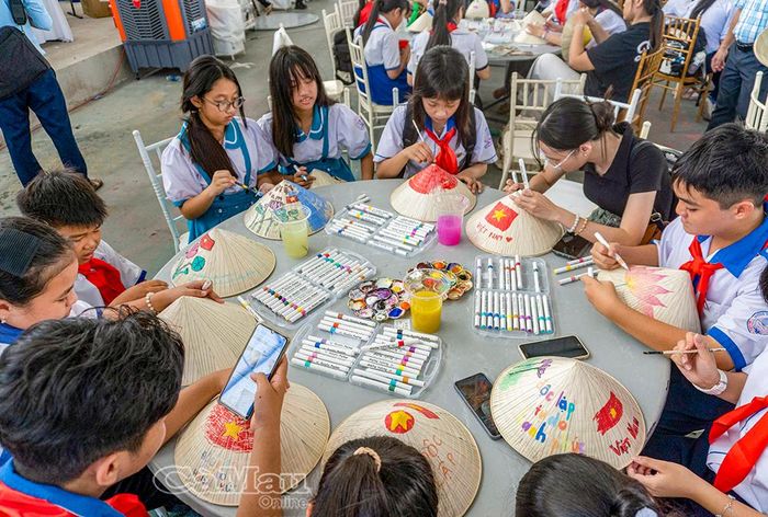 Chuỗi hoạt động ý nghĩa tại chương trình góp phần tạo sân chơi bổ ích cho trẻ em trong dịp hè.