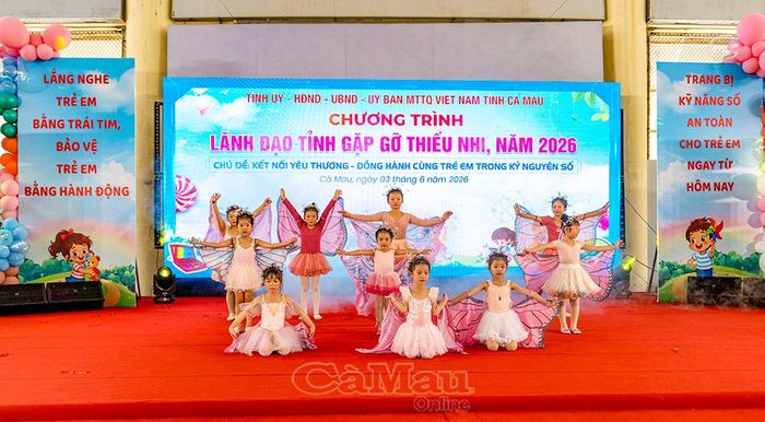  Các em nhỏ tham gia trình diễn tiết mục múa “Ballet Butterfly”.