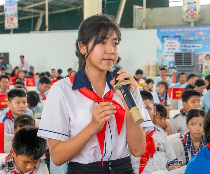 Em Lê Bảo Trân, lớp 8A, Trường THCS Vĩnh Lộc chia sẻ mong muốn có thêm các lớp năng khiếu, kỹ năng miễn phí cho học sinh nông thôn trong dịp hè.