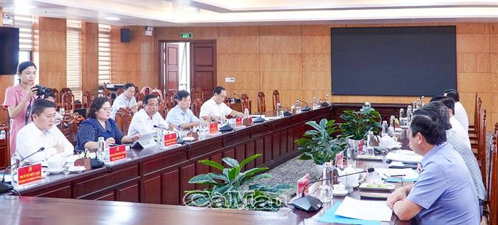  Các thành viên Ban Chỉ đạo tỉnh tham dự buổi làm việc tháo gỡ khó khăn cho các dự án tồn đọng, kéo dài.