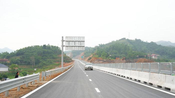 Dự án cao tốc Hữu Nghị - Chi Lăng (tỉnh Lạng Sơn) là đoạn đầu của tuyến cao tốc Bắc Nam phía Đông được đề xuất mở rộng làn xe. Ảnh: N.Lộc