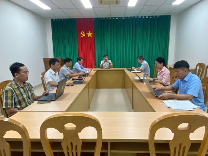 Ông Nguyễn Tiến Phước - Phó Kiểm toán trưởng KTNN khu vực XII - chủ trì cuộc họp rà soát, hệ thống hóa văn bản quy phạm pháp luật của KTNN với Phòng kiểm toán đầu tư dự án. Ảnh: Anh Vũ