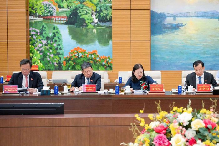 Tổng Kiểm toán nhà nước Nguyễn Hữu Nghĩa (thứ nhất từ trái sang) và các đại biểu dự Hội nghị. Ảnh: Lâm Hiển