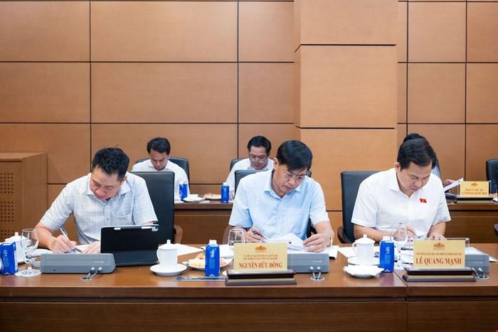 Các đại biểu tham dự cuộc họp. Ảnh: VPQH