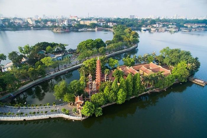 Trong chiến lược tái cấu trúc đô thị quy mô lớn của Thủ đô với tầm nhìn phát triển 100 năm, Hồ Tây được định vị trở thành lõi trung tâm mới - nơi hội tụ các trục hạ tầng chiến lược, không gian sinh thái quy mô lớn và cộng đồng cư dân tinh hoa. Ảnh: ST