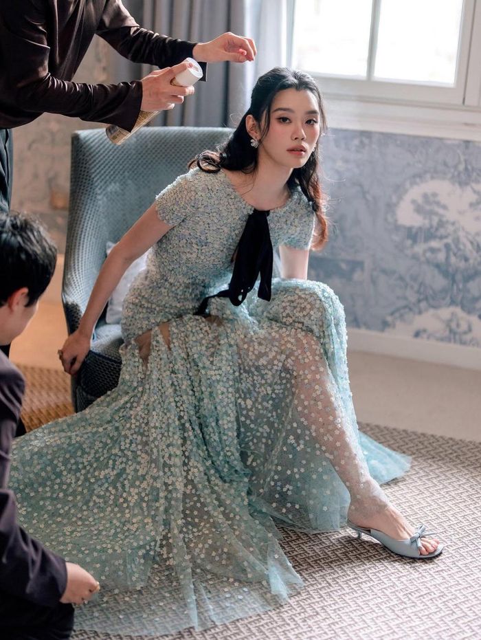 Diện mạo cô dâu Hề Mộng Dao trong bữa tiệc trước hôn lễ. Ảnh: Xinhua.