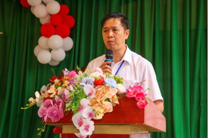 Thầy Hoàng Trọng Thông, Phó Hiệu trưởng trường TH&amp;THCS Hữu Liên phát biểu tại chương trình.