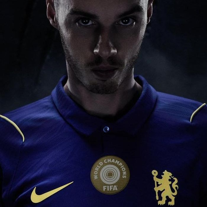 Sắc xanh truyền thống và biểu tượng sư tử tạo nên diện mạo mới của Chelsea