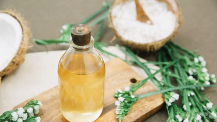 Bạn có thể kết hợp dầu dừa với nhiều nguyên liệu khác nhau để dưỡng da