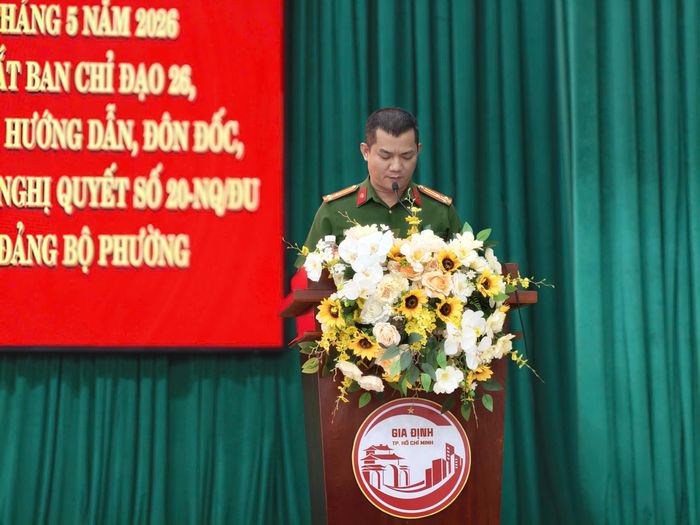 Thượng tá Phạm Hồng Phúc - Trưởng Công an phường Gia Định phát biểu tại hội nghị.