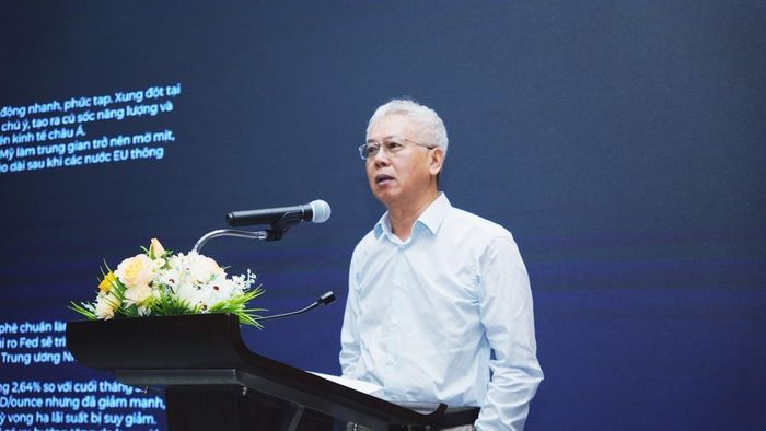 TS. Nguyễn Đức Kiên - Nguyên Phó Chủ nhiệm Ủy ban Kinh tế của Quốc hội phát biểu tại hội thảo.
