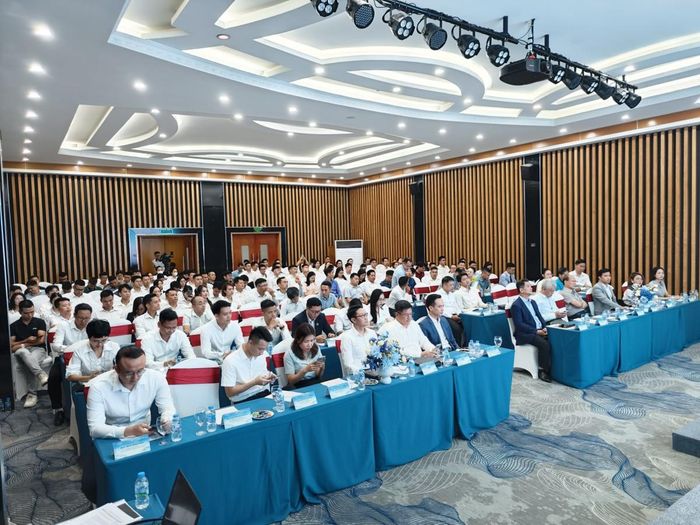 Các đại biểu tham dự hội thảo.
