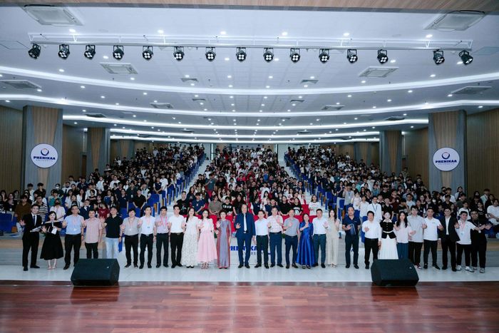 AIoT Developer InnoWorks 2026 thu hút sự tham gia của sinh viên đến từ 15 trường đại học cùng các chuyên gia và doanh nghiệp trong lĩnh vực công nghệ.