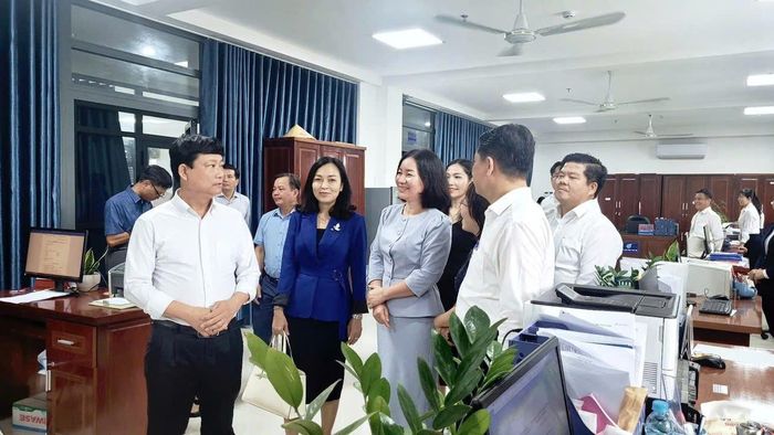 Sau hợp nhất đơn vị hành chính, nhiều cán bộ công chức tại TP.HCM phải di chuyển từ nơi ở đến nơi làm việc hàng chục đến cả trăm cây số.
